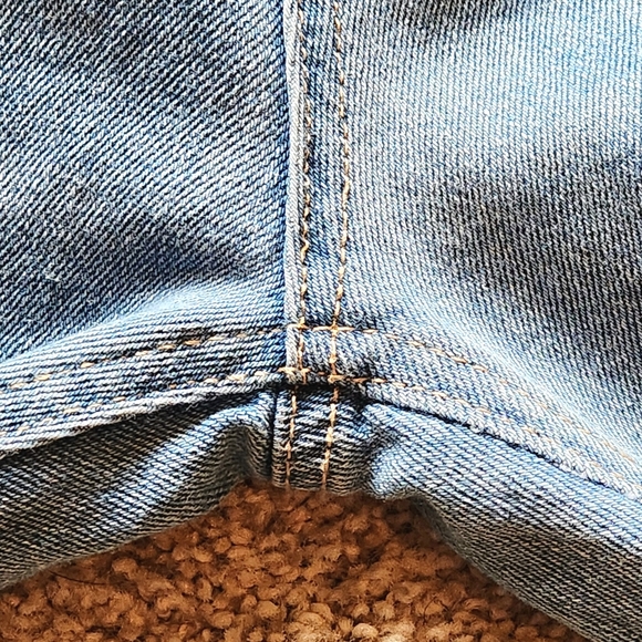 Almost Famous Vintage Distressed Mom Jeans Size 1 Light Wash - Picture 2 of 11